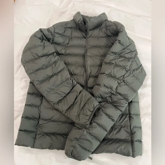 Uniqlo Ultra Light Down Jacket in Army Green - Picture 1 of 5